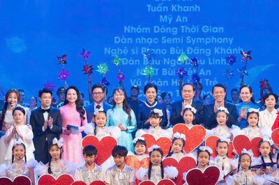 Chủ tịch Quốc hội Trần Thanh Mẫn dự Chương trình 'Kết nối yêu thương', chung tay hỗ trợ phụ nữ, trẻ em có hoàn cảnh đặc biệt khó khăn