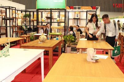 Gỗ, thép vào mùa nước rút: Sân nhà không thể 'làm nhanh, bán gấp'