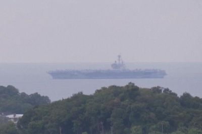 Tàu sân bay Mỹ USS George H.W. Bush cập cảng Phuket (Thái Lan)
