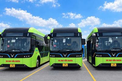 Transerco đưa 28 xe buýt điện hoạt động trên hai tuyến 22A và 22B