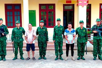 2 đối tượng mua bán người qua biên giới dưới 'vỏ bọc' công nhân và thợ sửa xe máy bị bắt