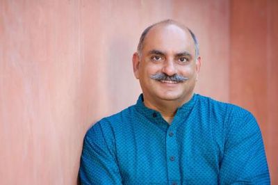 Từ cuốn sách ở sân bay, Mohnish Pabrai biến 1 triệu USD thành 14 triệu USD nhờ ứng dụng triết lý Warren Buffett