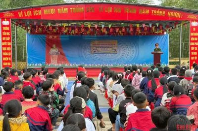 Tuyên truyền an toàn giao thông và an toàn trên môi trường mạng cho 600 học sinh
