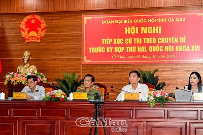 Đại biểu Quốc hội lắng nghe ý kiến cử tri về những vướng mắc pháp luật