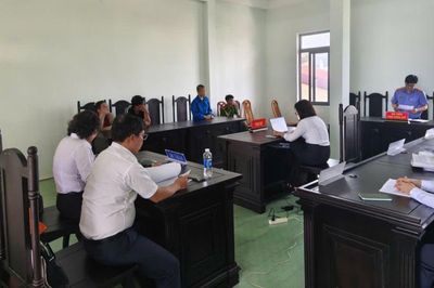 Thiếu niên cướp tiền của bé gái 10 tuổi bán vé số lãnh 3 năm tù