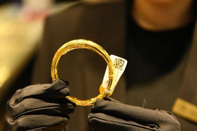 Giá vàng hôm nay 5/10: Hồi phục nhẹ, vẫn giao dịch ở mức thấp