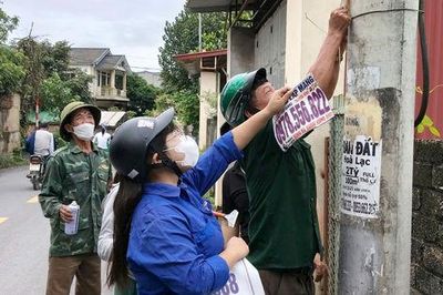 Xã Đoài Phương ra quân tổng rà soát, làm sạch quảng cáo, rao vặt