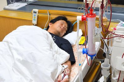 Chàng trai 24 tuổi phải chạy thận suốt đời vì 2 thói quen 1 'thừa' 1 'thiếu'