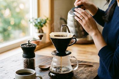 Sau tuổi 50, nên uống gì để bổ sung chất chống oxy hóa cho làn da?