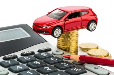 Nhiều người mua ô tô choáng váng vì lãi vay thả nổi lên đến gần 20%