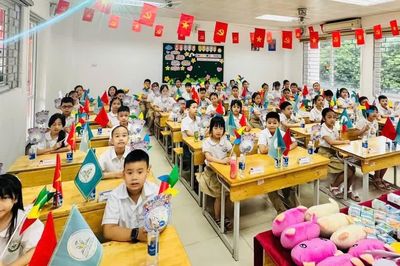 'Tiền hỗ trợ' của phụ huynh: Ranh giới nào giữa tự nguyện và bắt buộc?