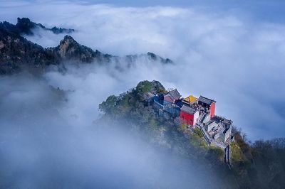 Vì sao người Trung Quốc đổ về đỉnh núi Võ Đang?