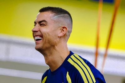 Ronaldo cắt tóc sau tuyên bố rời tuyển Bồ Đào Nha