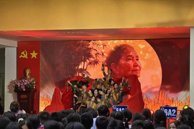 'Sen trong đá' đưa câu chuyện những nữ tù chính trị đến gần học sinh