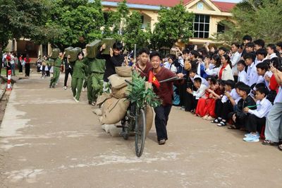 Đưa lịch sử Chiến thắng Điện Biên Phủ đến với học sinh Nà Hỳ