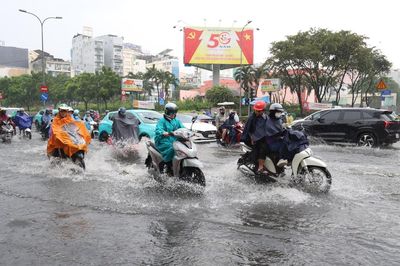 TP. Hồ Chí Minh: Cảnh báo 122 điểm ngập, tăng cường điều tiết giao thông trong mùa mưa