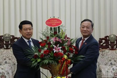 Đại sứ quán Việt Nam chúc mừng các đồng chí lãnh đạo cấp cao của Lào