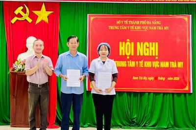 Nữ hộ sinh đỡ đẻ thành công song thai trên đường chuyển viện