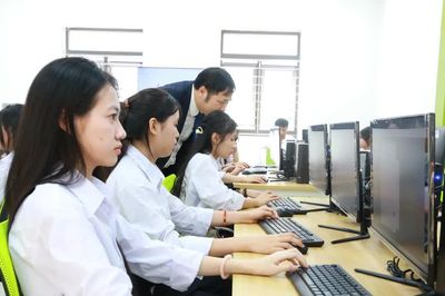 Mở 'cánh cửa số' cho học sinh vùng nông thôn