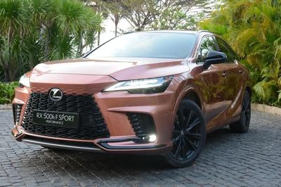 Xe bán chạy nhất của Lexus được làm mới