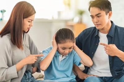 Từ nhóm 'con ghét bố mẹ' tăng trăm nghìn thành viên: Người trẻ thực sự mong muốn điều gì?