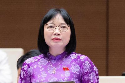 'Bật đèn vàng' với địa phương: Ba góc nhìn để đánh giá cán bộ