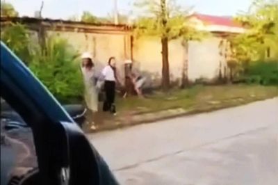 Ba mẹ con cô giáo bị chém trên đường: Người mẹ và con gái 11 tuổi qua cơn nguy kịch