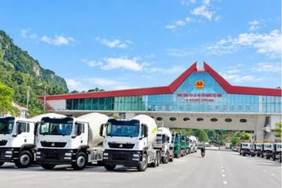 Thông quan cửa khẩu Lạng Sơn cao điểm tới 2.100 xe/ngày