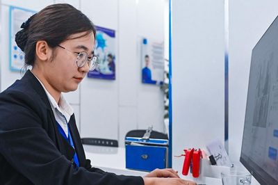 Bộ Nội vụ giải đáp chính sách thu hút nhân tài với sinh viên tốt nghiệp thủ khoa