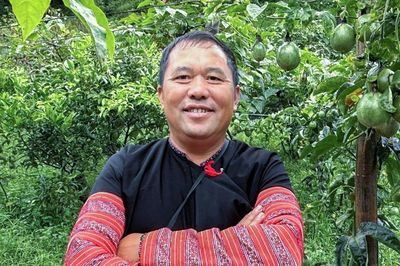 'Vắc-xin' củ riềng của người Mông và vườn sinh thái giữa rừng của cựu trưởng bản