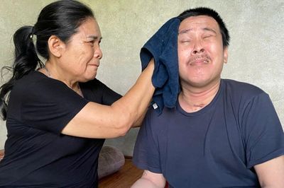 Bố mẹ bán đất, vay tiền cứu con trai gặp nạn, hai cháu có nguy cơ nghỉ học