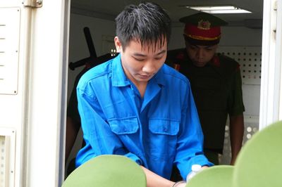 Hình ảnh dẫn giải bị cáo sát hại 3 mẹ con ở Đồng Nai tới tòa