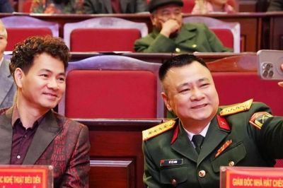 Cục trưởng Xuân Bắc và NSND Tự Long trở lại sân khấu