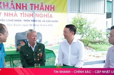 Chủ tịch UBND tỉnh dự lễ trao mô hình sinh kế, khánh thành nhà tình nghĩa