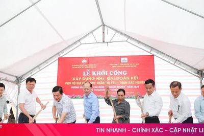 Trao gần 2,6 tỷ đồng mô hình sinh kế, khởi công và khánh thành nhà ở cho người nghèo
