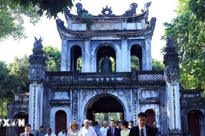 Tổng thống Panama và Phu nhân thăm Văn Miếu-Quốc Tử Giám