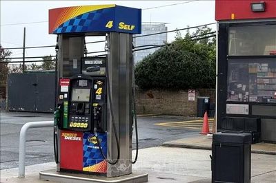 Tổng thống Trump ký sắc lệnh nhằm hạ giá dầu diesel