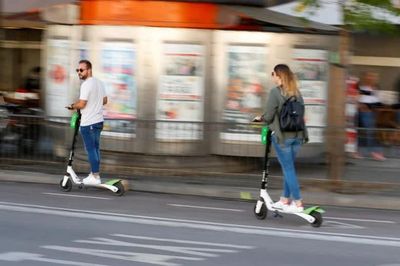 Thêm nước châu Âu giới hạn độ tuổi sử dụng xe e-scooter