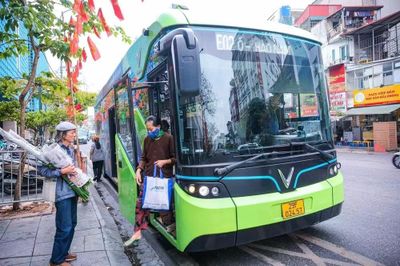 Hà Nội: Thêm 53 xe buýt điện thay thế xe diesel trên 6 tuyến