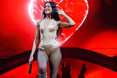 Dua Lipa chuẩn bị trở lại với album mới, hé lộ kế hoạch tour sân vận động năm 2027