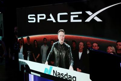 Elon Musk tuyên bố đổi tên SpaceXAI