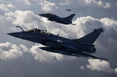 Pháp huấn luyện phi công Ukraine trên tiêm kích Rafale