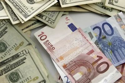 Biến động thị trường trái phiếu Pháp đe dọa đồng euro