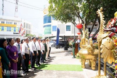Dâng hương tưởng niệm Nguyễn Trung Trực tại nơi ông hy sinh