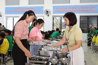 Bắc Ninh: Phụ huynh, học sinh phấn khởi khi các trường học mở lại bếp ăn bán trú