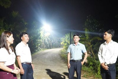 Đưa ánh sáng điện mặt trời về vùng cao