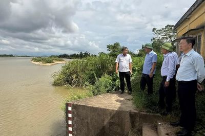 Phó Chủ tịch UBND tỉnh Dương Mah Tiệp kiểm tra an toàn đập, hồ chứa, chủ động ứng phó El Niño