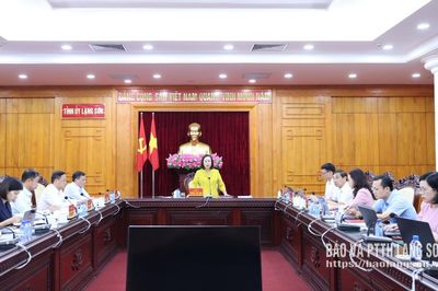 Đồng chí Phó Bí thư Tỉnh ủy Đoàn Thị Hậu làm việc với Ban Tuyên giáo Tỉnh ủy