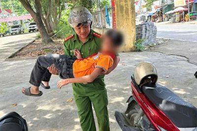 Công an xã Bảo Hà kịp thời giúp đưa 1 học sinh bị ngã xe đến cơ sở y tế