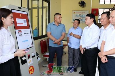 Kiểm tra triển khai kiosk hỗ trợ giải quyết thủ tục hành chính tại xã Chiềng Mung và phường Chiềng Cơi